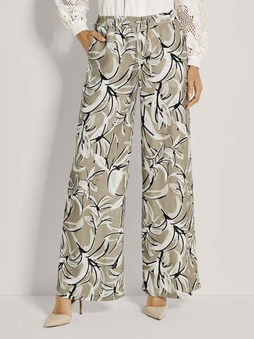 MADELEINE Loosefit Hose in Grau: Vorderseite