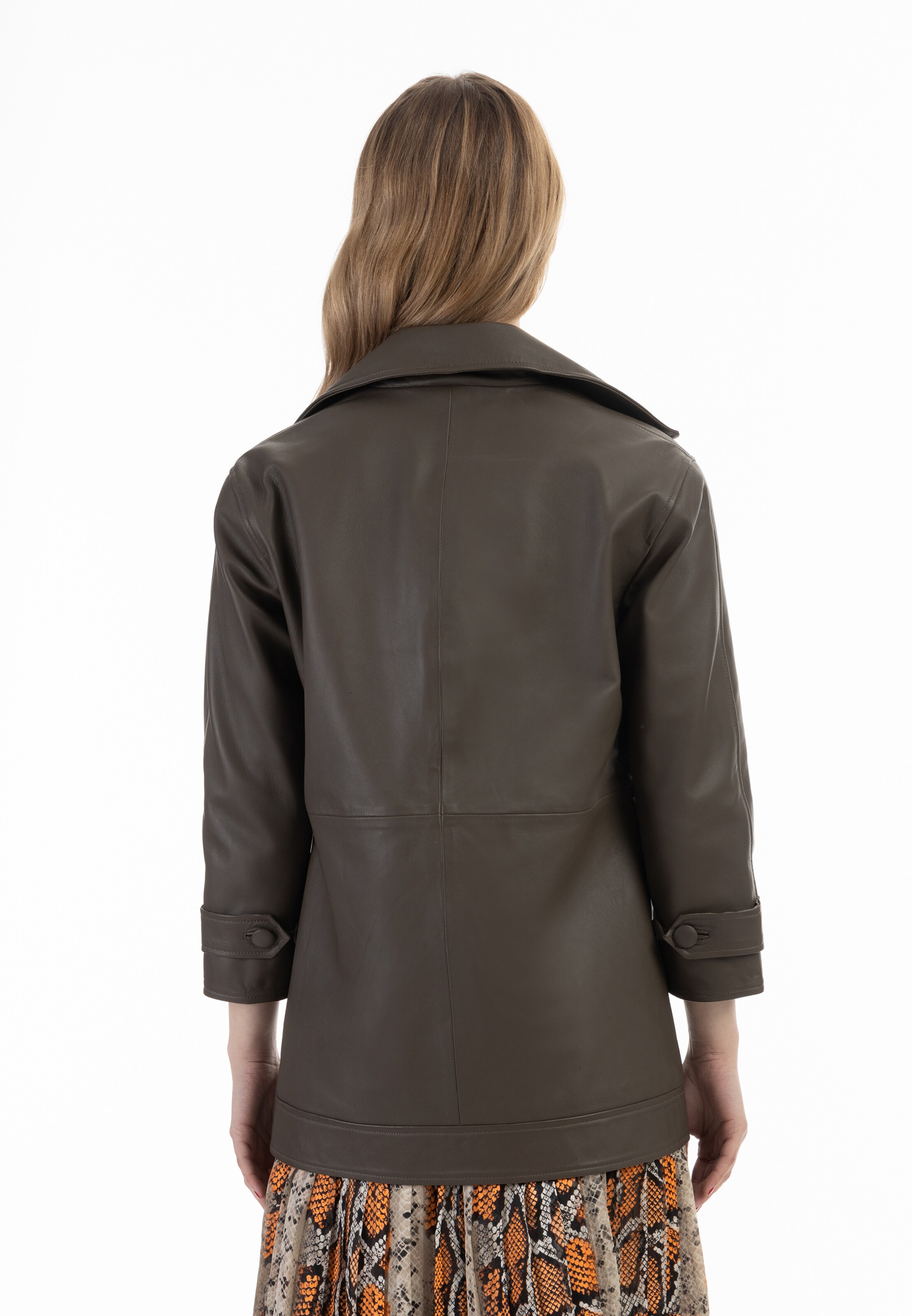 faina Tussenjas in Bruin