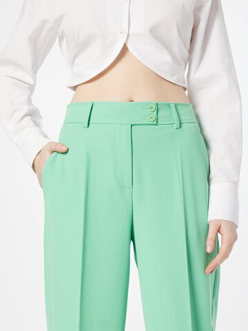 Regular Pantalon à plis Someday en vert