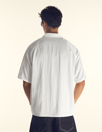 Comfort Fit Cămașă de la Bershka pe alb