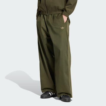 Loosefit Pantalon de sport ADIDAS ORIGINALS en vert : devant