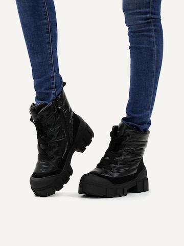 CAPRICE Lace-Up Ankle Boots in Black