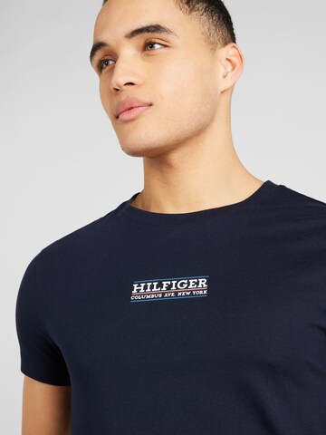 TOMMY HILFIGER T-shirt i blå