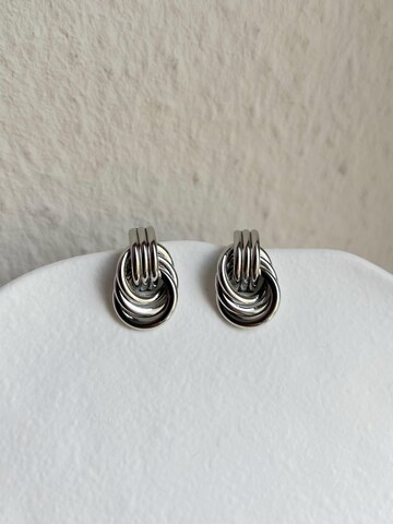 Kamakula Earrings 'Love Knot' in Silver