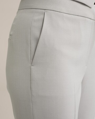 Flared Pantaloni con piega frontale di WE Fashion in grigio
