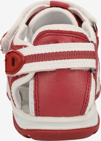Chaussures ouvertes Kickers en rouge