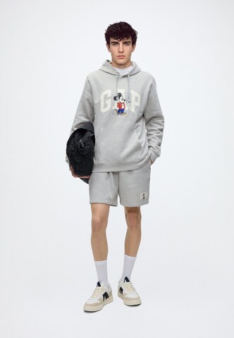 GAP Loosefit Kalhoty 'Gap × Disney Mickey Mouse' – šedá