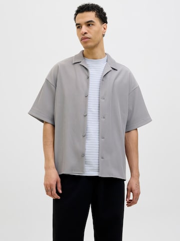 JACK & JONES Comfort Fit Skjorte i grå: forside