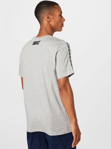 Tricou de la Nike Sportswear pe gri