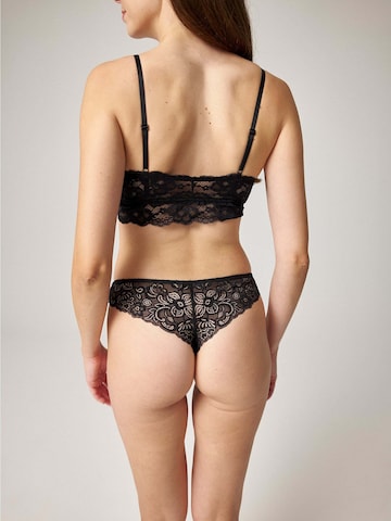 SNOCKS String in Black