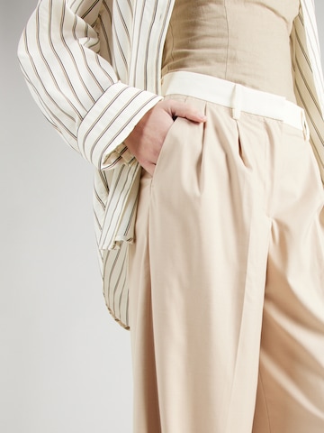 REMAIN - Pierna ancha Pantalón plisado en beige