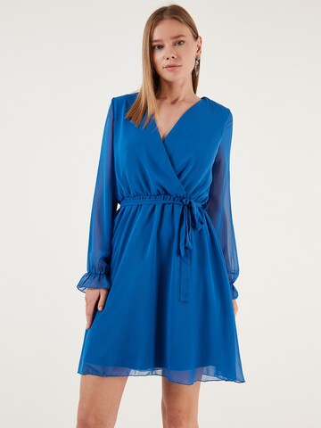 Robe-chemise LELA en bleu : devant