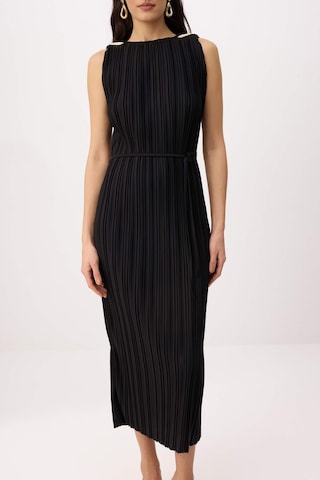 Trendyol Kleid in Schwarz