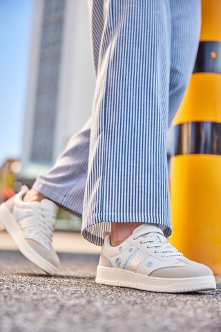 Aniston Sneakers in Beige