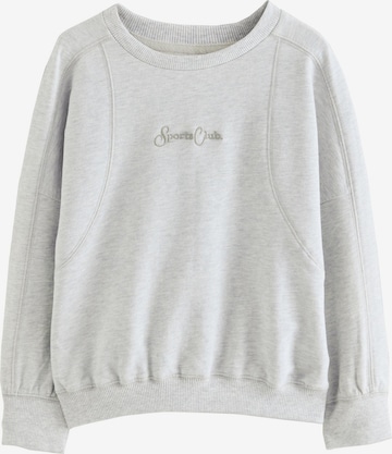 Next Collegepaita 'Sports Club' värissä harmaa: etupuoli