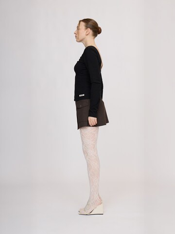 Résumé - Top ' OmegiRS ' em preto: lateral