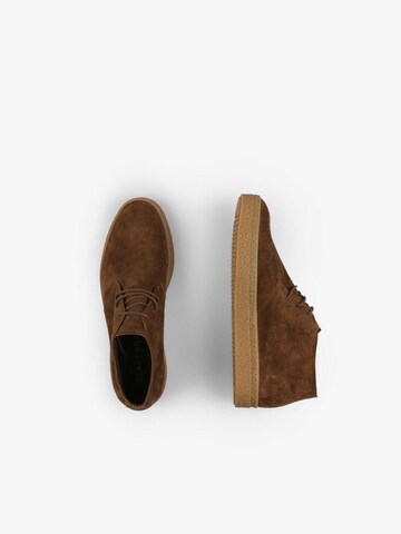Scalpers Chukka Boots in Braun
