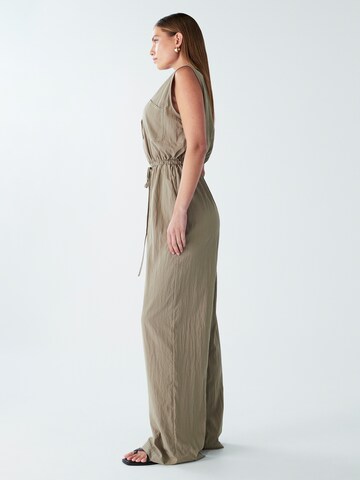 Tuta jumpsuit 'Zimi' di Willa in grigio