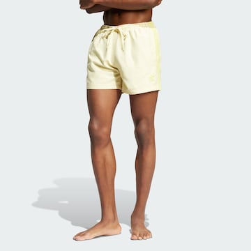 Shorts de bain 'Adicolor' ADIDAS ORIGINALS en jaune : devant