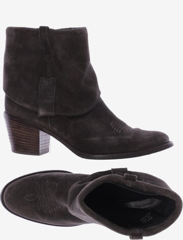 Paul Green Dress Boots in 39 in Brown: front