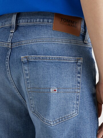 Tommy Jeans Regular Farkut 'Ryan' värissä sininen