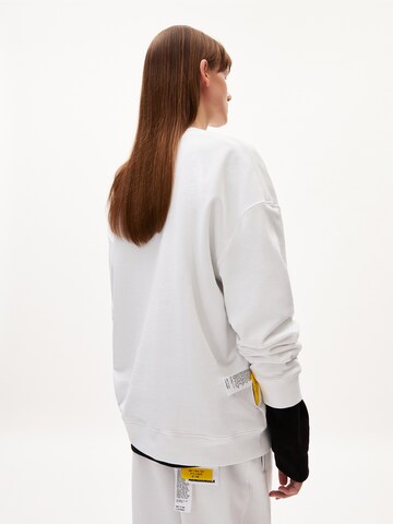 ARMEDANGELS Sweatshirt 'Sasha' in Wit