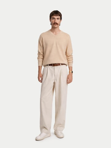 GOBI Cashmere - Jersey 'Men's Essential Cashmere V-Neck Sweater' en beige