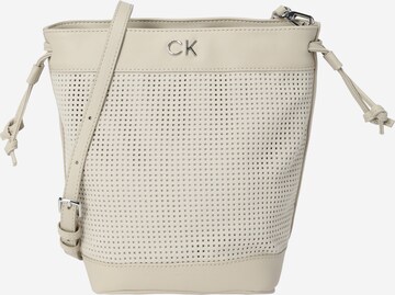 Calvin Klein Чанта тип „торба“ в бежово