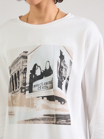 Maglietta di monari in bianco