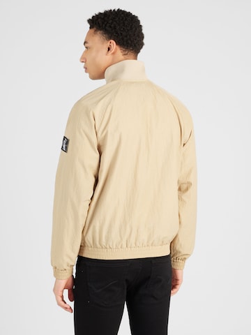 Calvin Klein Jeans Regular Övergångsjacka 'HARRINGTON' i beige