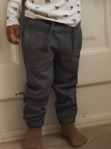 Lil'Atelier Tapered Hose in Grau: Vorderseite