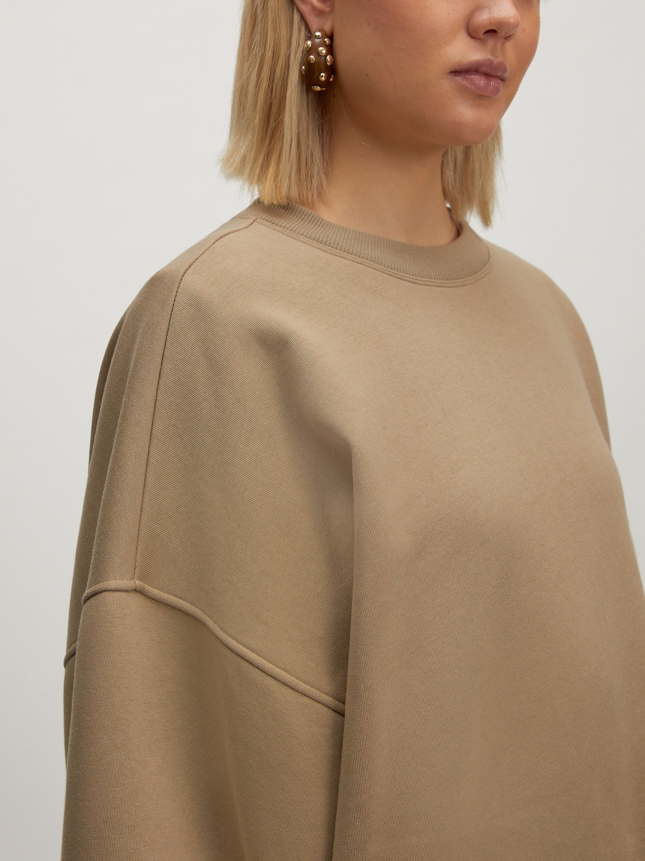 EDITED Produits Sweat-shirt 'Etta' beige