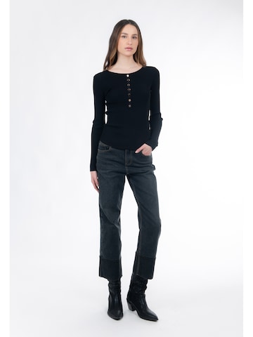 Influencer Svetr – černá