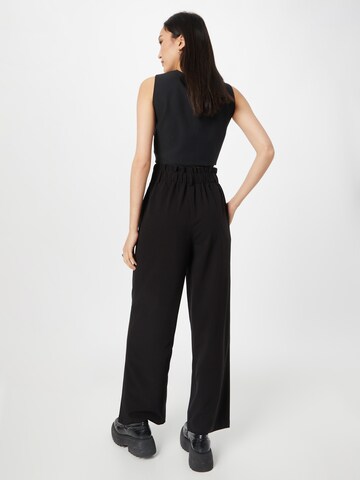 Wide leg Pantaloni cutați 'Genetta Chana' de la MSCH COPENHAGEN pe negru