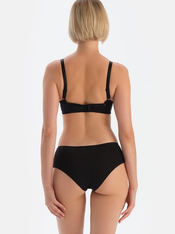 Chiloți de la Dagi pe negru