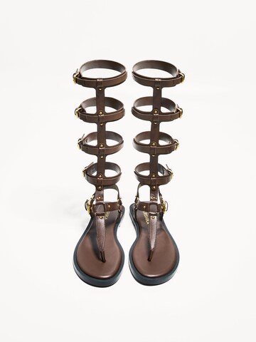Tongs Bershka en marron
