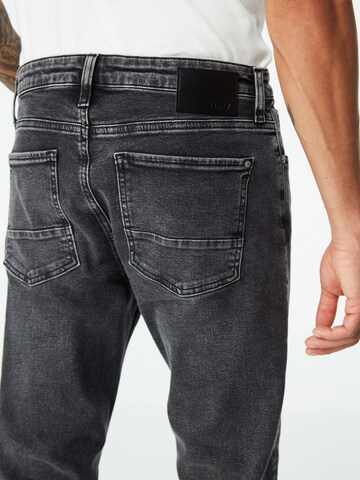 Mavi Tapered Jeans in Schwarz