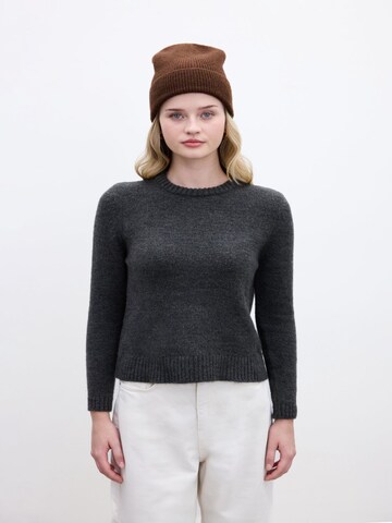 MANUKA Sweater in Grey
