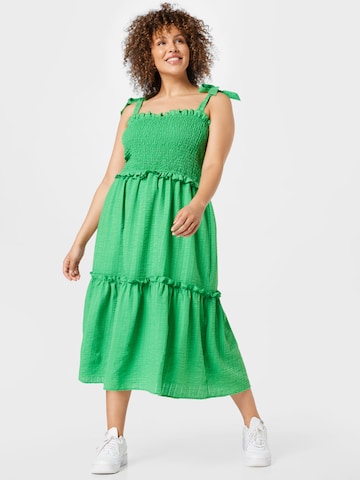 Nasty Gal Plus Summer dress in Green: front