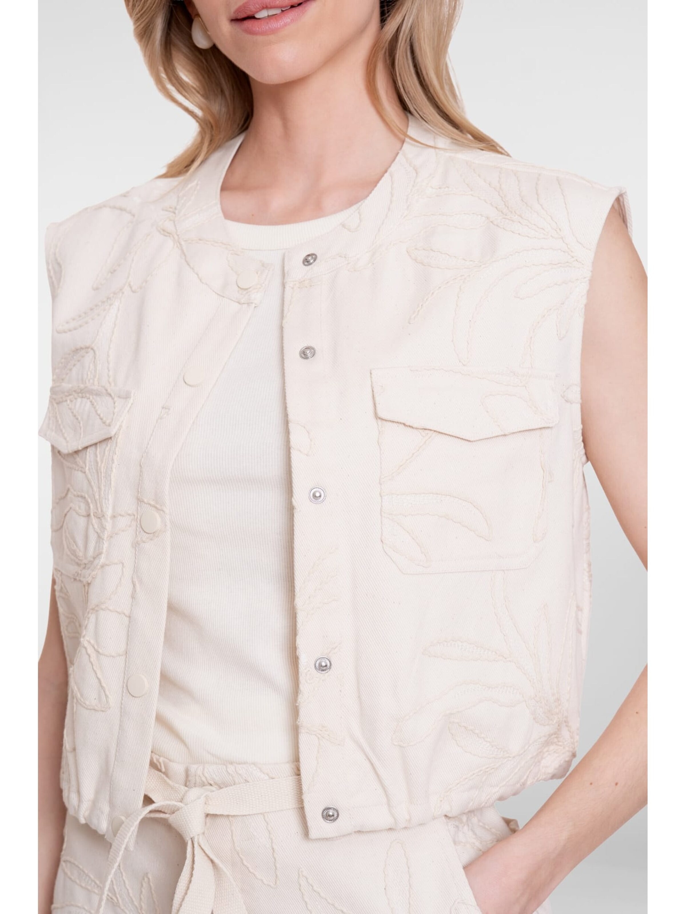 Geisha Vest in Beige