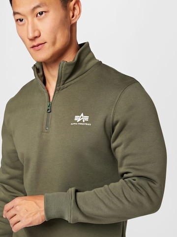 ALPHA INDUSTRIES Sweatshirt in Groen