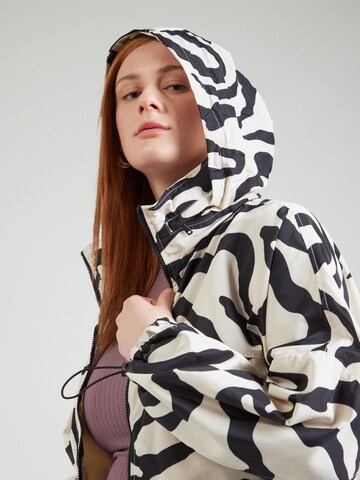 Giacca di mezza stagione 'CARBetty' di ONLY Carmakoma in beige