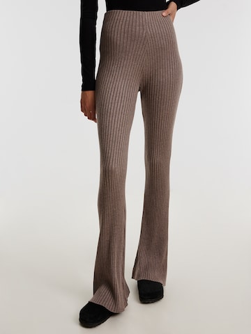 EDITED Flared Broek 'NOHEA' in Beige: voorkant