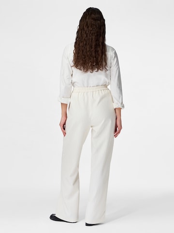 PIECES Loosefit Nadrág 'PCBOSSY' - bézs