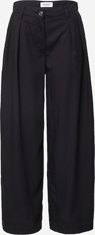 Loosefit Pantaloni con pieghe 'Hazel' di WEEKDAY in nero: frontale