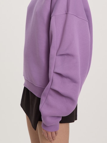 EDITED Sweatshirt 'Caio' in Lila