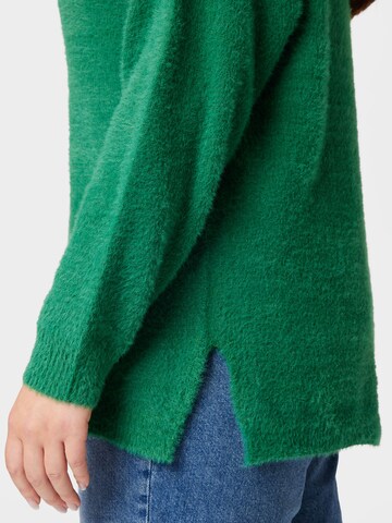 Pullover 'PIUMO' di ONLY Carmakoma in verde