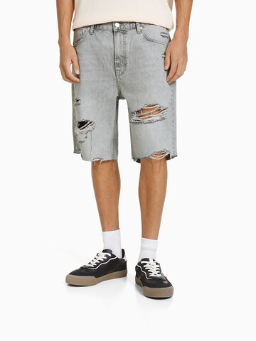 Bershka Regular Jeans in Grijs: voorkant