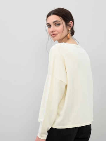 Lola Casademunt Svetr – bílá