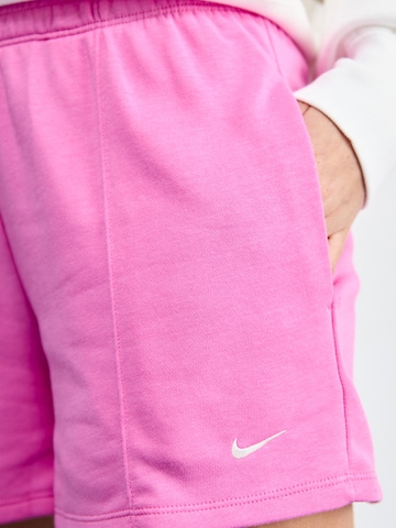 Nike Sportswear - regular Pantalón en rosa